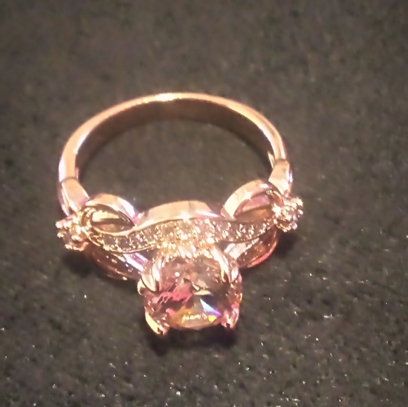 Women's Size 6 Rose gold CZ stone ring - Picture 1 of 6